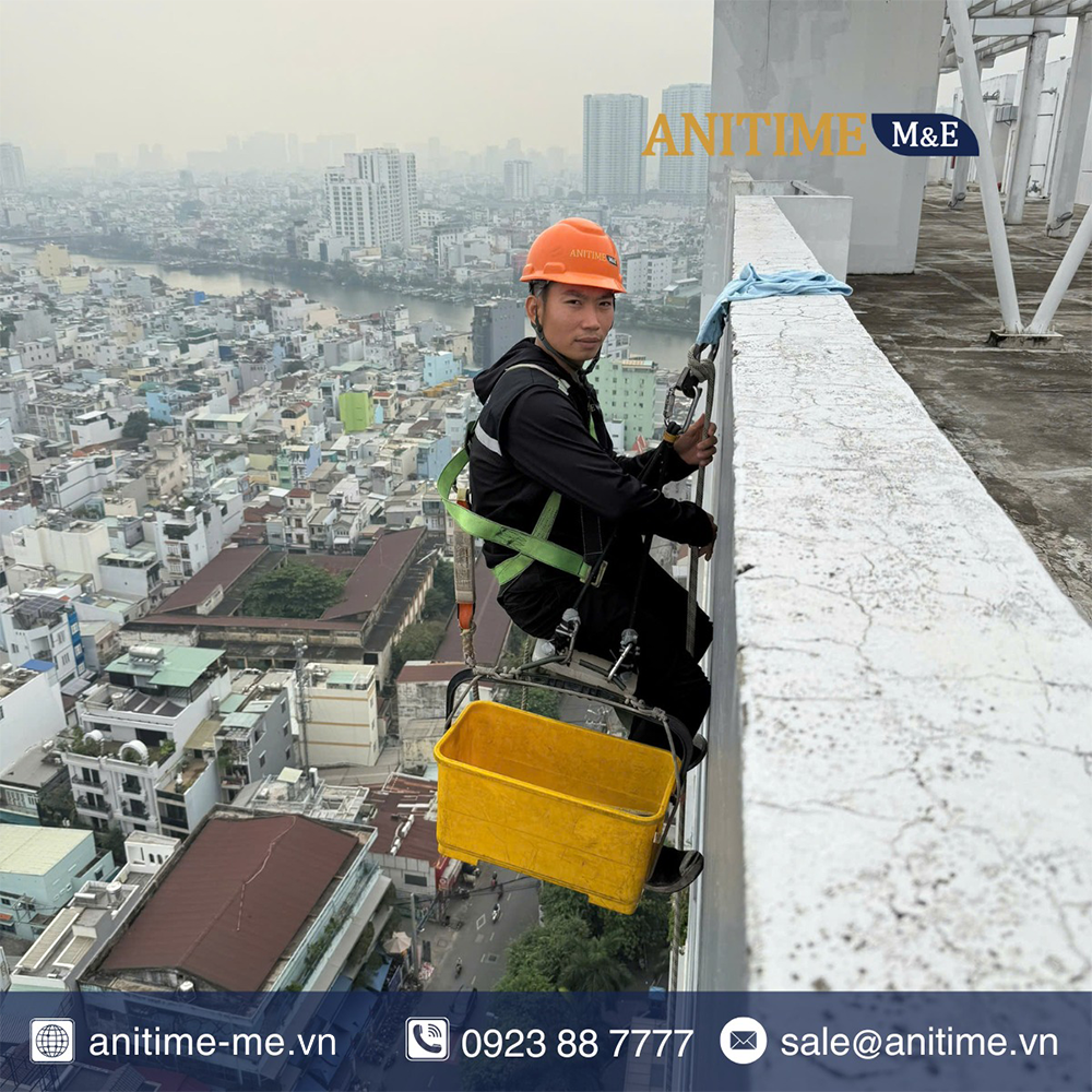 Thi Công Chống Thấm Kính, Sửa Đèn Tại Tòa Nhà Landmark 81